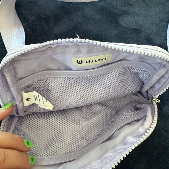 Lululemon Everywhere Belt Bag 1L Lavender - Picture 6 of 7